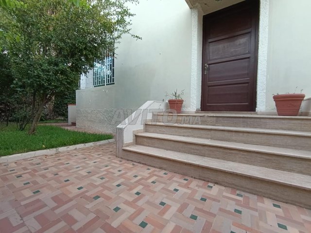 فيلا بين القصر الملكي وحديقة ميردوك