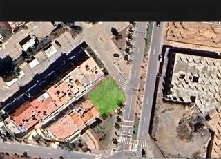 أرض بواجهتين