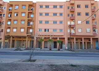 بيع محل تجاري طابق أرضي - 91 متر مربع وقبو - 90 متر مربع