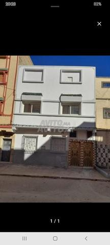 منزل مستقل للبيع يتكون من سفلية و طابق أول و سطح