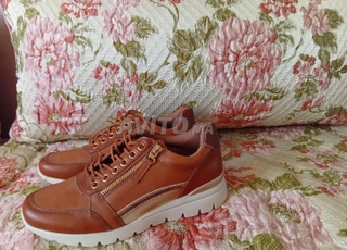 Chaussure en cuir neuve