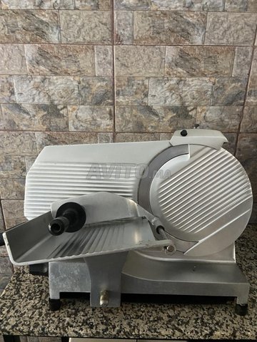 معدات مطعم خفيف بحالة جيدة جدا