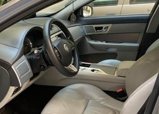 Jaguar XF modèle 2012 2l 1500 vignette