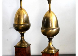 زوج من الشمعدانات القديمة جدا