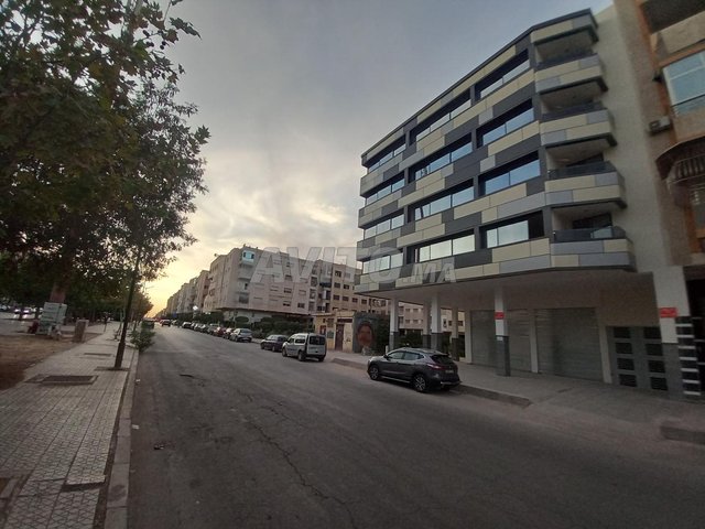 مكاتب للبيع شارع كبير