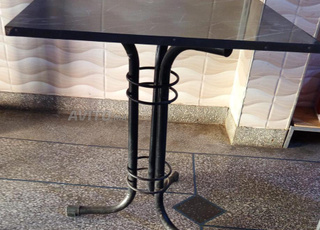 5 tables et 15 chaises de haute qualité