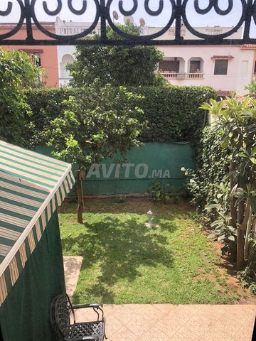 Villa trois façades en vente à la colline