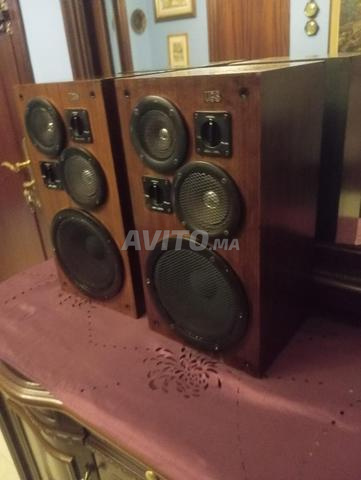 مكبرات صوت عتيقة بحالة جيدة جدا
