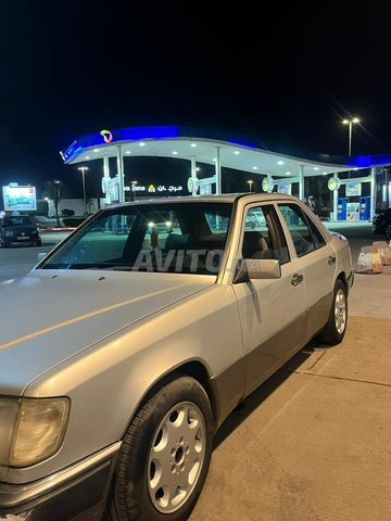 Mercedes-Benz modèle 1990 dédouanée en 1994