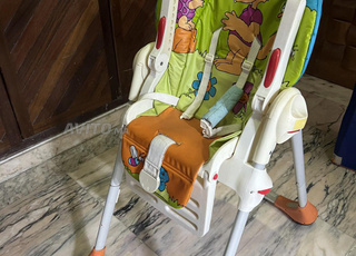 كرسي مرتفع للأطفال