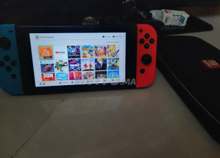 Nintendo Switch et 2 jeux