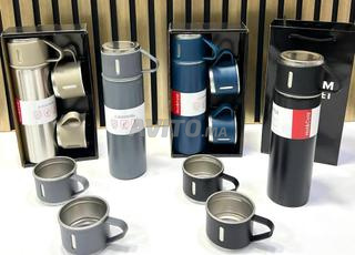 ترامس معها 3 كؤوس