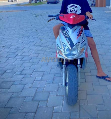 خوتي لي برا موتور راه كاين ف قنيطرة اركب و سير