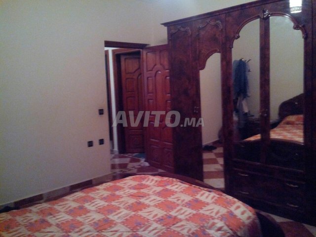 Opportunité de vente d'une chambre à coucher raffinée en bois naturel