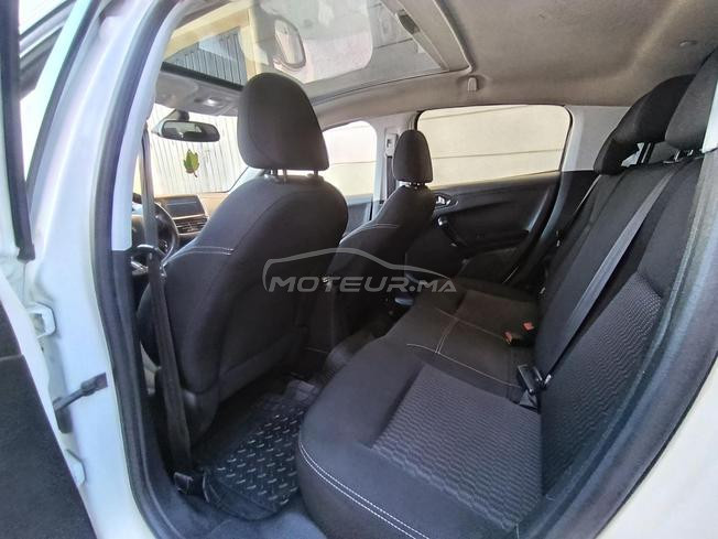 Peugeot 208 wahite edtion