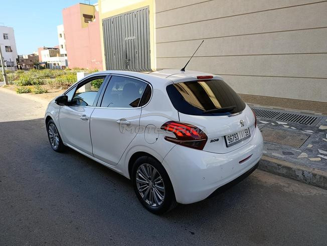 Peugeot 208 wahite edtion