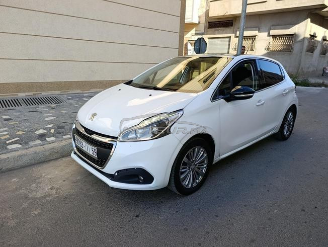 Peugeot 208 wahite edtion