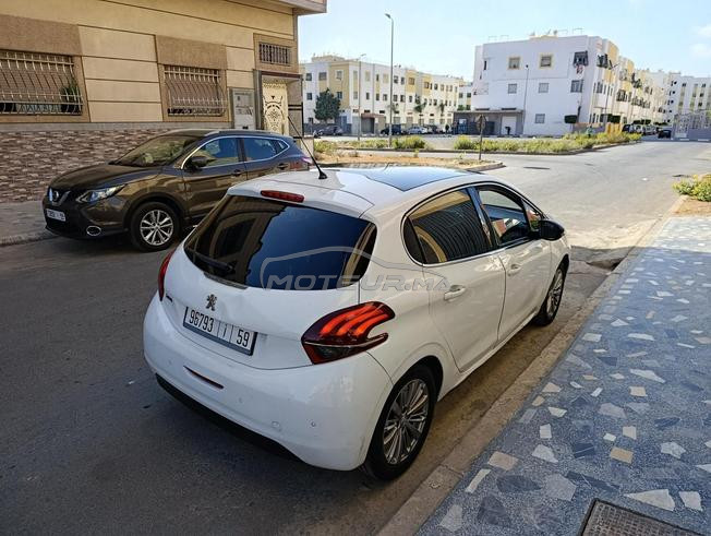 Peugeot 208 wahite edtion