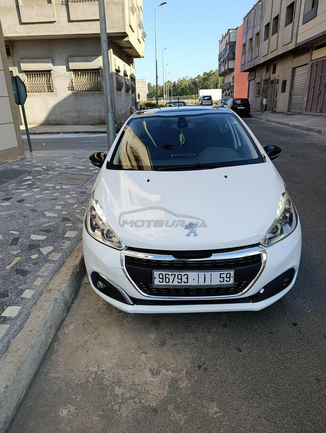 Peugeot 208 wahite edtion