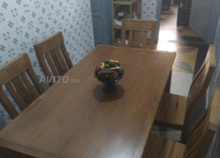 Grande table avec 6 chaises