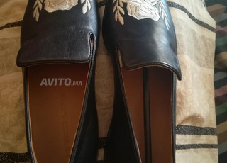 Chaussures couleur noire pointure 39 40