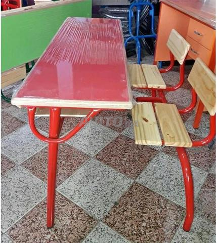 Table scolaire à deux places, table scolaire individuelle