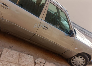 Bonjour, Mercedes à vendre
