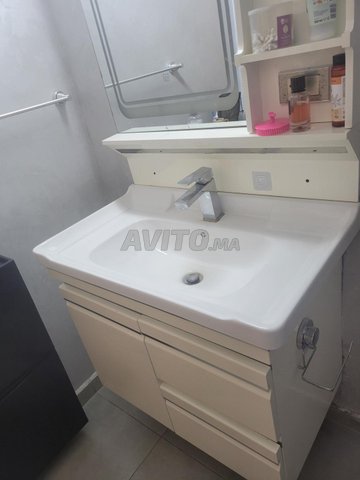 مغسلة وصنبور