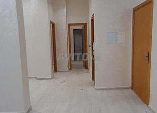 مكتب أو عيادة مهنية للإيجار في الطابق الأرضي