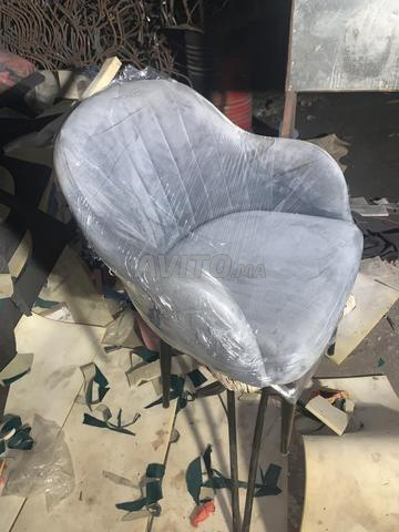 Chaises face, chaises pour équiper les cafés et tous les espaces