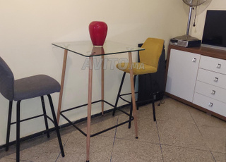 Table haute en verre trempé et 2 tabourets