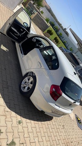 BMW الفئة الأولى بنزين يدوي 2009 في الدار البيضاء