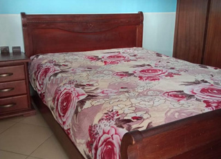 Lit chambre à coucher et son armoire