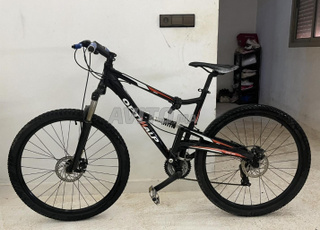 Vélo noir, très bon état