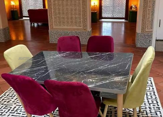 Table à manger raffinée dans toutes les couleurs