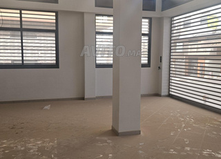 عمارة تجارية ب 5 شقق من IRRS وجدة