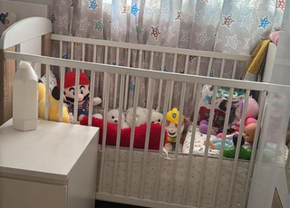 سرير للأطفال كالجديد