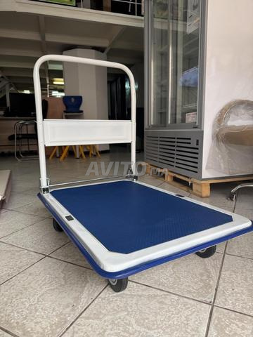 Chariot : Facilitez votre transport dans l'entrepôt ou le magasin avec