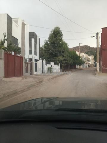 أرض بواجهتين للبناء