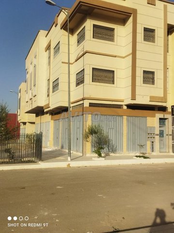 Trois locaux commerciaux à vendre, deux façades 30 sur 15