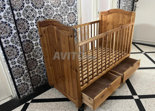 سرير أطفال بقضبان - خشب مصمت