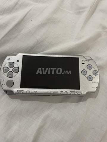 PSP 2000 SILVER