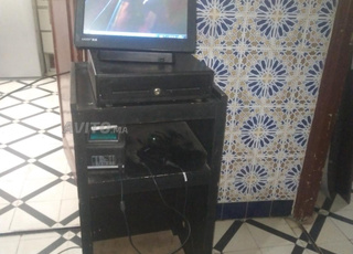 Caisse tactile imprimante et tiroir et table