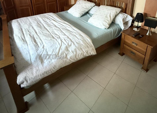 vendre lit matelas table de chevet meuble