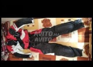 بدلة دراجة نارية جلدية