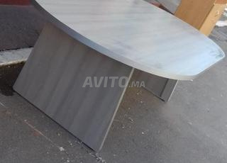 طاولة اجتماعات