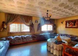 تريبلكس ONE 362 متر مربع باتجاه الجنوب