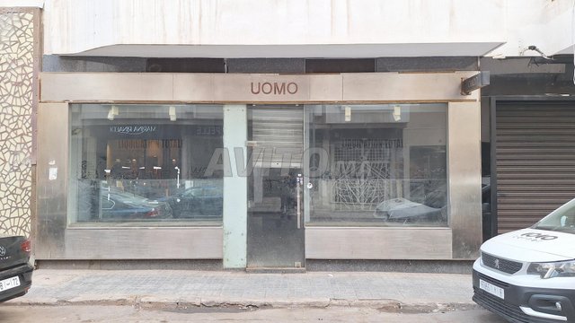 محل تجاري بمساحة 150 متر مربع بالقرب من شارع المنارة