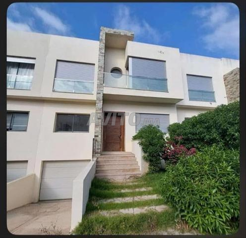 Villa de 210m terrain villa d'Anfa Dar bouaaza