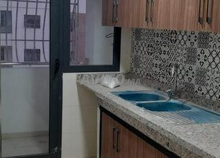 إقامة جديدة مع المصعد على بعد 10 دقائق حي الرياض